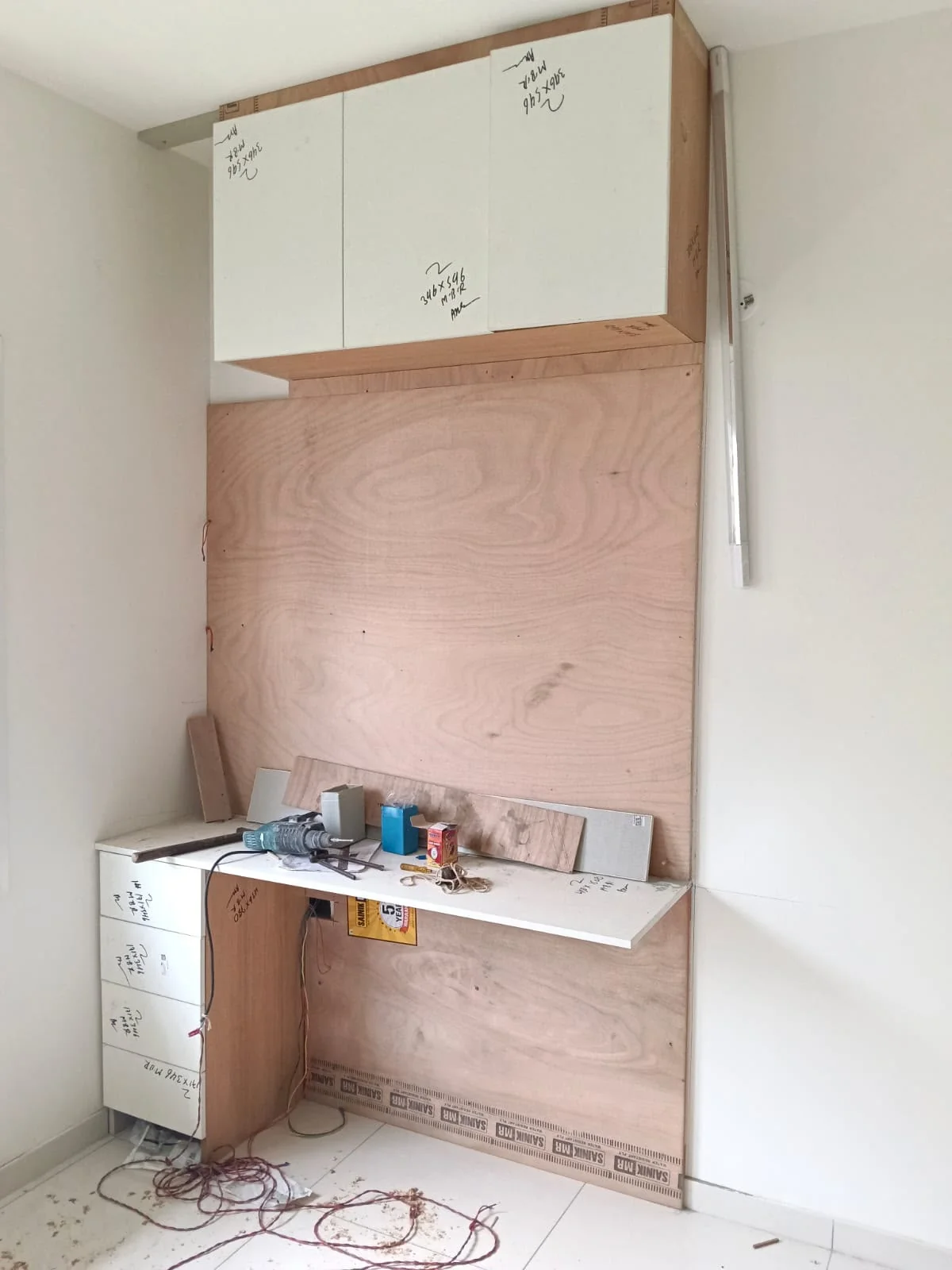 Ram Royal Interiors work photograph 16: feature walls & units in a residential interior