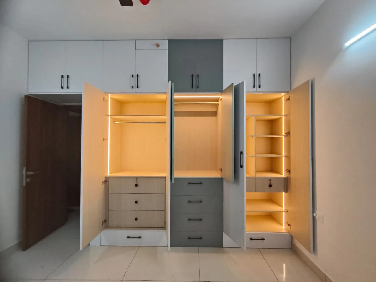Ram Royal Interiors work photograph 34: wardrobes & storage in a residential interior