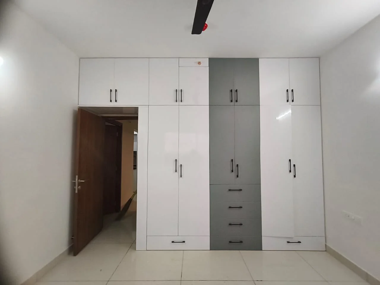 Ram Royal Interiors work photograph 37: wardrobes & storage in a residential interior